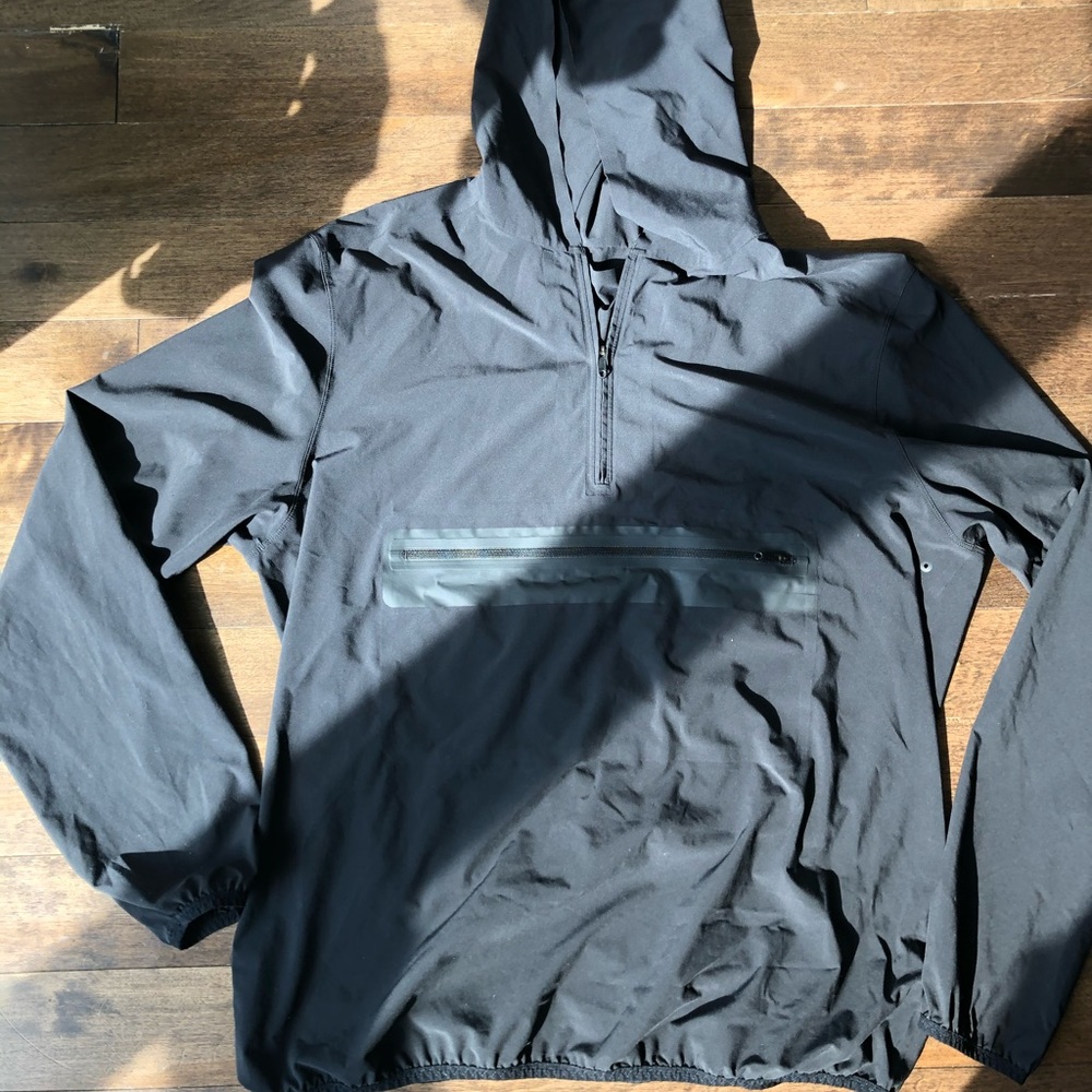 Lululemon water resistant running shell
